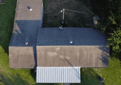 A bird 's eye view of a building with a roof.